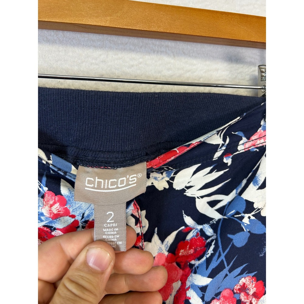 Tropical Floral Chico's 10 Navy Red Brigitte So Slimming Capri Pants Cropped - Picture 3 of 11
